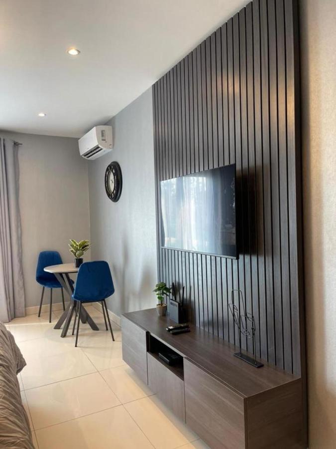 The Lennox Luxury Apartment アクラ エクステリア 写真